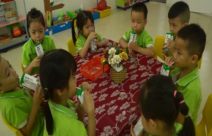 21 vi chất dinh dưỡng phải có trong sữa học đường