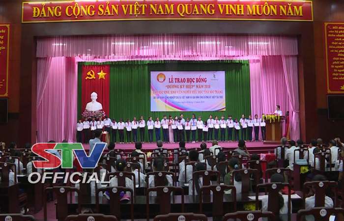 280 học sinh, sinh viên nghèo Sóc Trăng nhận học bổng Dương Kỳ Hiệp