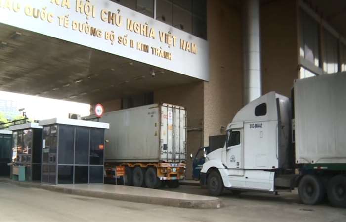 43 xe Thanh long được xuất khẩu qua Lào Cai
