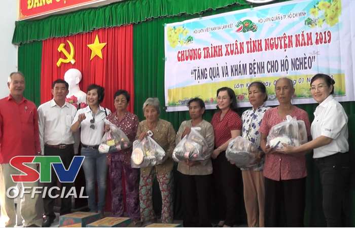 500 phần quà đến tay hộ nghèo xã Lâm Kiết