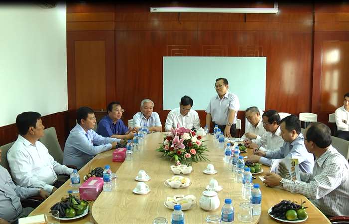 Bộ trưởng Bộ NN & PTNT Nguyễn Xuân Cường tham quan công ty chế biến thủy sản Stapimex Sóc Trăng
