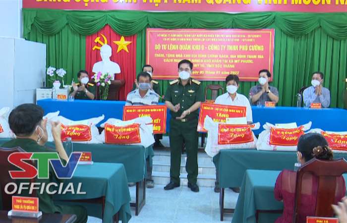 Bộ Tư lệnh Quân khu 9 trao quà tại xã Mỹ Phước, huyện Mỹ Tú