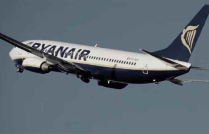 Cảnh báo đánh bom nhằm vào máy bay của hãng Ryanair
