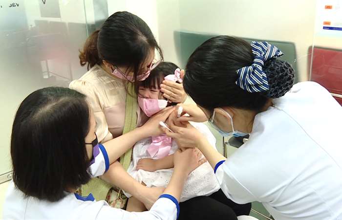 Chuyển 500.000 liều vaccine 5 trong 1 tới các cơ sở tiêm chủng