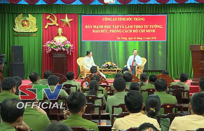 Công an Sóc Trăng gặp gỡ, giao lưu nhân vật hóa hình tượng Bác Hồ