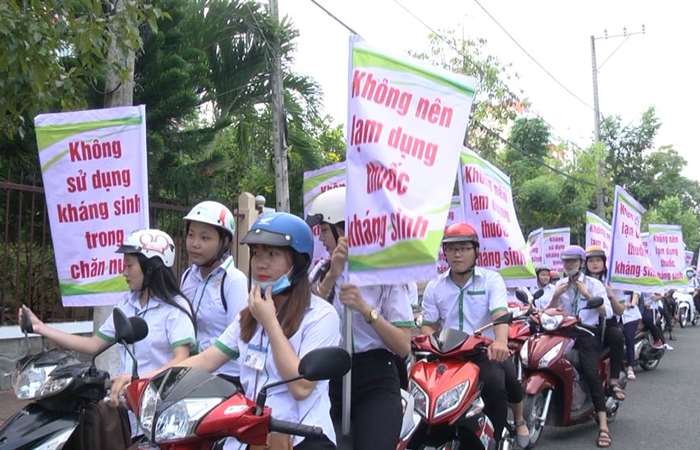 Diễu hành hưởng ứng tuần lễ truyền thông phòng, chống kháng thuốc