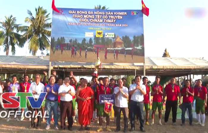 Đội Sóc Xoài, xã Phú Mỹ vô địch Giải Bóng đá Nông dân Khmer tranh Cup STV
