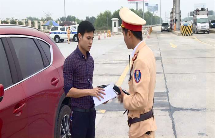 Đường dây nóng đảm bảo an toàn giao thông dịp Tết