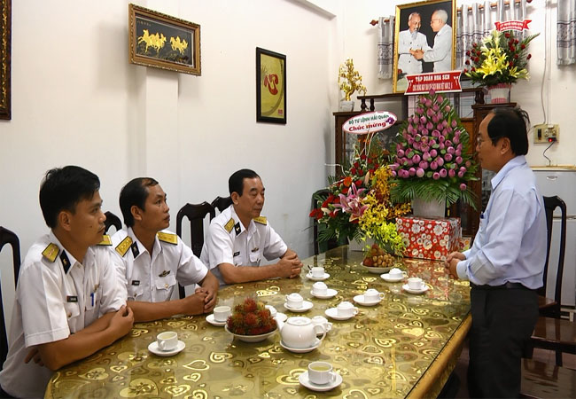 Đoàn cán bộ của Bộ Tư lệnh Hải quân đã đến thăm Đài Phát thanh Truyền hình Sóc Trăng