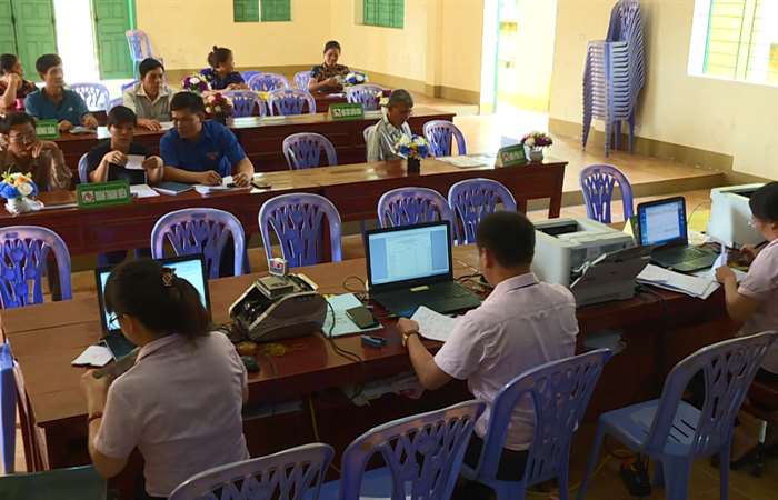 Hỗ trợ người dân "vay nóng" với lãi suất thấp