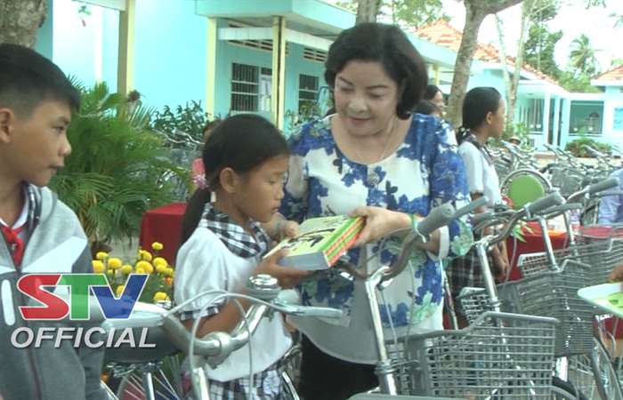 Học sinh hiếu học huyện Châu Thành được tặng 59 chiếc xe đạp