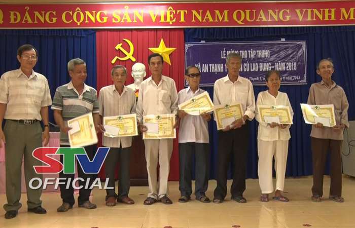 Huyện Cù Lao Dung họp mặt kỷ niệm ngày Người cao tuổi Việt Nam