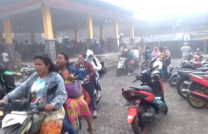 Indonesia sơ tán khẩn cấp hàng nghìn người dân gần núi lửa Semeru