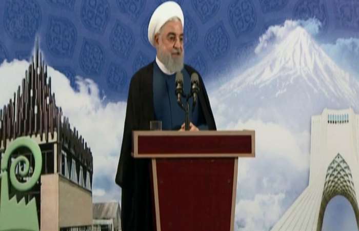 Iran bảo vệ quyết định tăng giá nhiên liệu