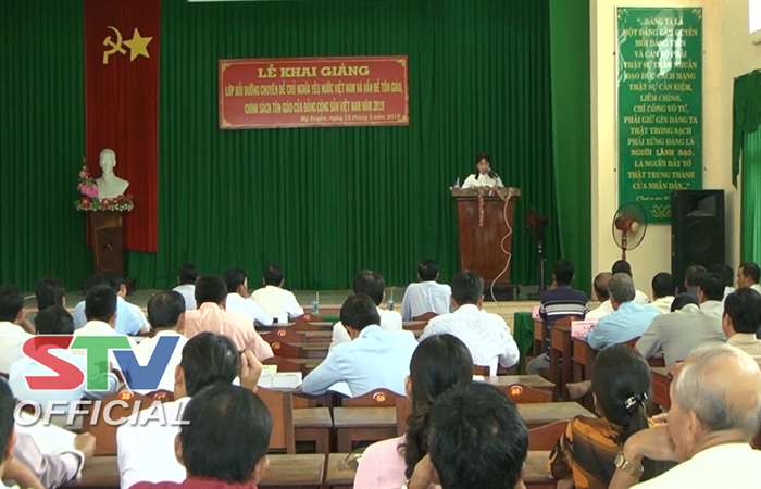 Mỹ Xuyên: Khai giảng lớp bồi dưỡng chuyên đề chủ nghĩa yêu nước Việt Nam và vấn đề tôn giáo, chính sách tôn giáo
