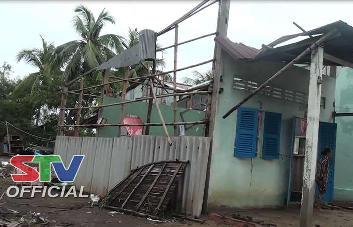 Mỹ Tú 26 căn nhà bị ảnh hưởng do giông, lốc