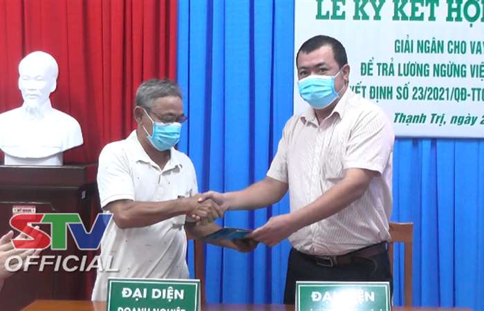 Ngân hàng Chính sách Xã hội huyện Thạnh Trị giải ngân cho các doanh nghiệp theo Nghị quyết 68
