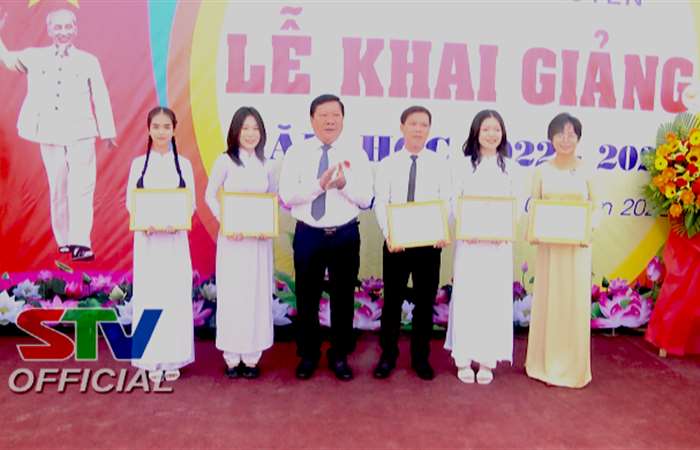 Phó Chủ tịch HĐND tỉnh Sóc Trăng dự Lễ khai giảng năm học mới tại trường THPT Mỹ Xuyên