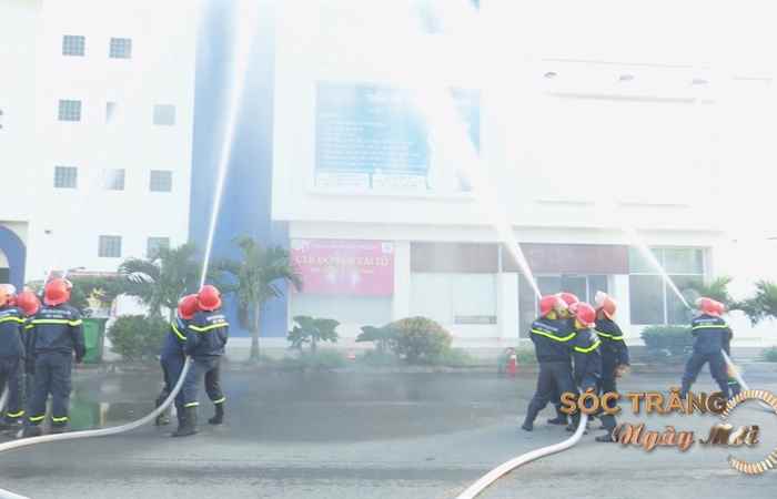 Siêu thị Co.opMart Sóc Trăng thực tập phương án phòng cháy chữa cháy