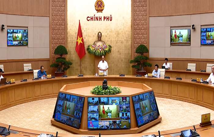 Thủ tướng họp trực tuyến với 15 địa phương về COVID-19