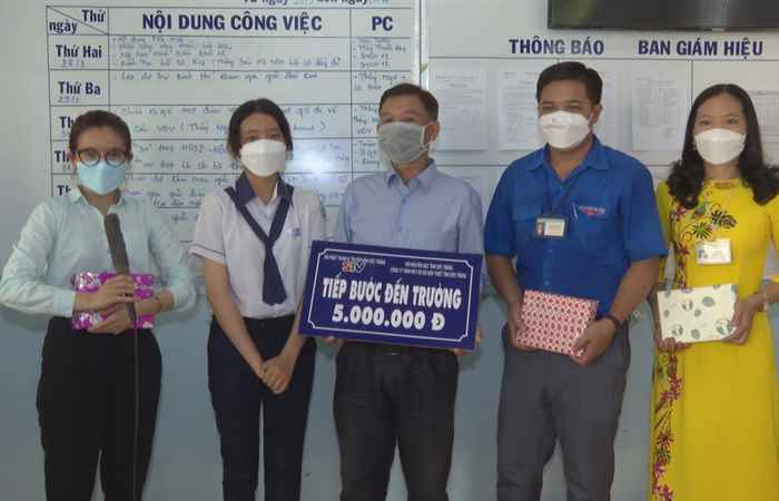 Tiếp bước Võ Lâm Thị Anh Thư đến trường (02-04-2022)