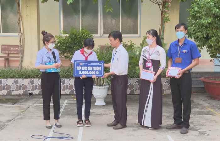 Tiếp bước Nguyễn Thị Nhung đến trường (09-07-2022)