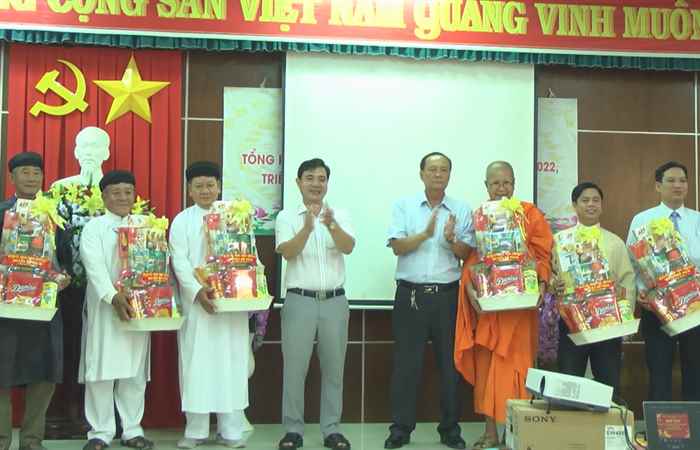Các chức sắc Tôn giáo huyện Kế Sách chúc Tết Huyện ủy, UBND huyện, Uỷ ban MTTQ Việt Nam huyện