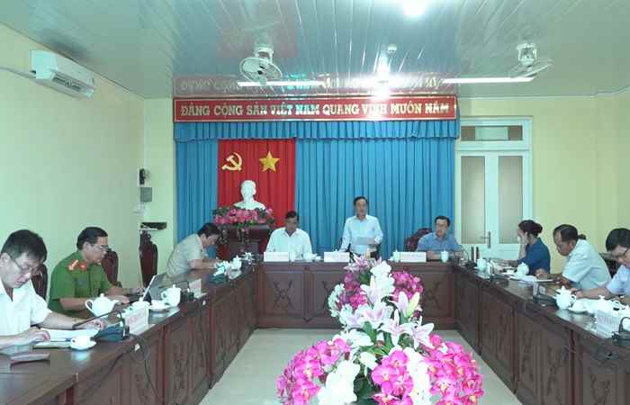 Huyện uỷ Trần Đề đánh giá tình kinh tế - xã hội 9 tháng năm 2022
