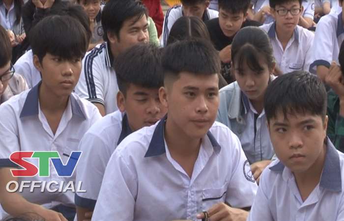 Trần Đề tuyên truyền an toàn giao thông và phòng chống ma túy cho học sinh