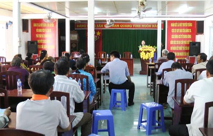 Trợ giúp pháp lý lưu động cho người dân thị trấn Long Phú. 