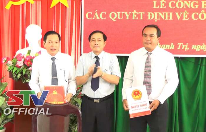 Trưởng ban Tổ chức Tỉnh ủy Sóc Trăng trao quyết định công tác cán bộ huyệnThạnh Trị