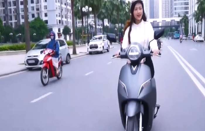 Xe máy điện được CNN chọn là biểu tượng xanh của Hà Nội