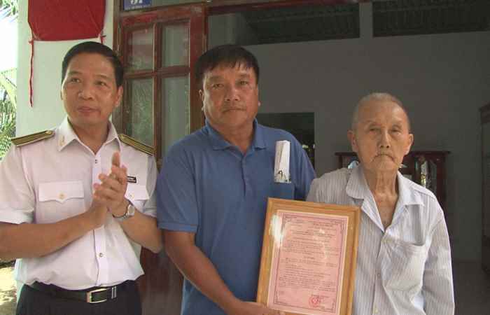 Công đoàn Kiểm toán nhà nước khu vực V trao tặng nhà tình nghĩa tại huyện Cù Lao Dung.
