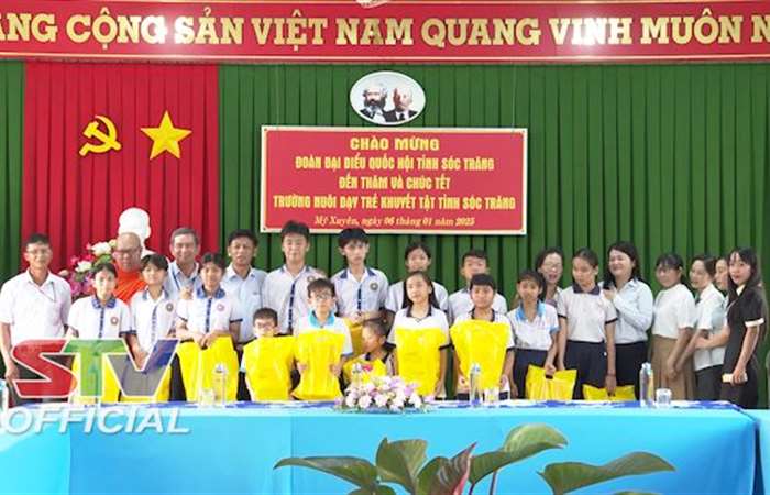 Đoàn ĐBQH tỉnh Sóc Trăng đến thăm, chúc Tết các đơn vị, người khuyết tật và đối tượng bảo trợ xã hội