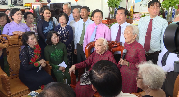 Phim tài liệu Ấm ấp tình quê