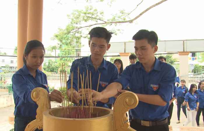 Đoàn viên trường THPT Lê Văn Tám học Bác những điều nhỏ  03-06-2018
