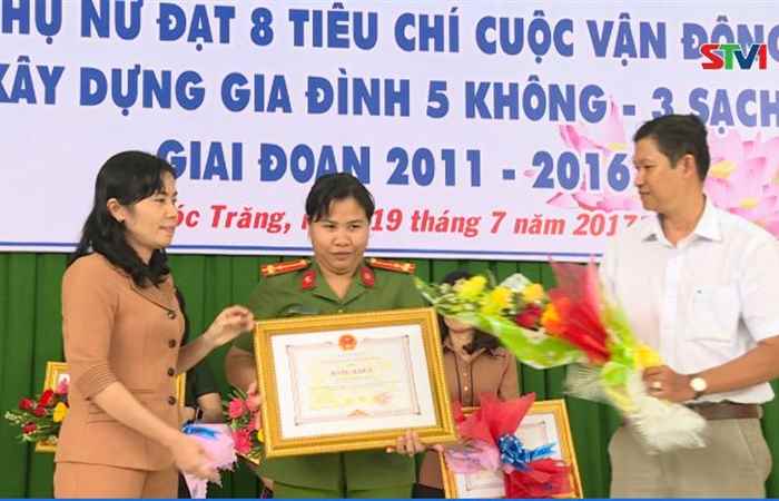Họp mặt biểu dương Phụ nữ đạt 8 tiêu chí cuộc vận động 5 không 3 sạch