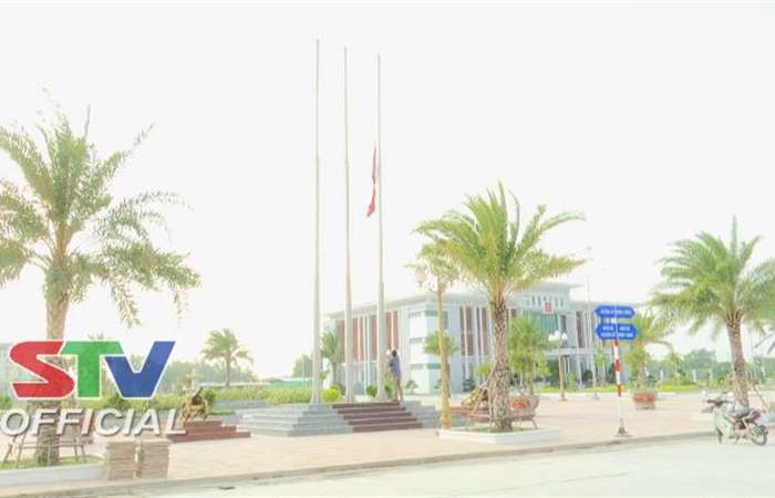 Huyện Mỹ Xuyên treo cờ rủ Quốc tang Tổng Bí thư Nguyễn Phú Trọng