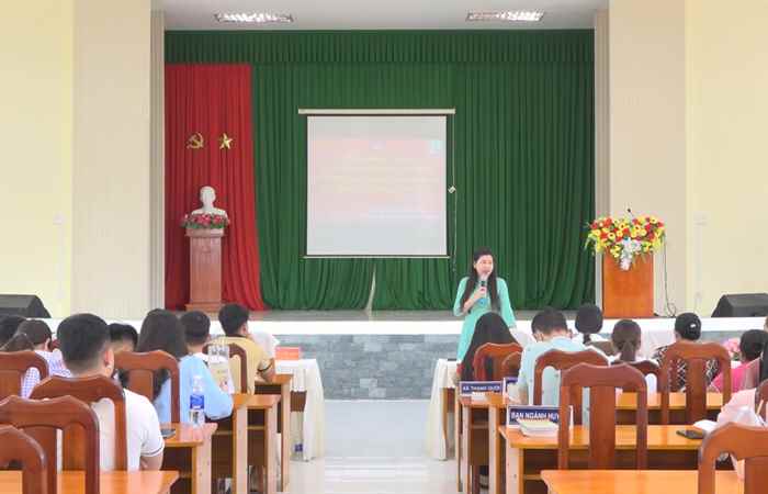 Khai giảng lớp Bồi dưỡng lý luận chính trị dành cho đảng viên mới năm 2025