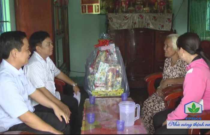 Lãnh đạo tỉnh Sóc Trăng thăm, tặng quà ở TX Ngã Năm