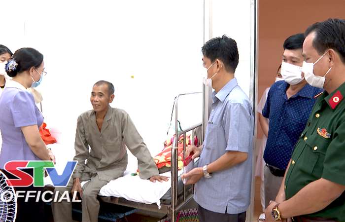 Lãnh đạo UBND tỉnh thăm, chúc Tết các bệnh nhân đang điều trị tại Bệnh viện 30 Tháng 4 và Bệnh viên Quân - Dân Y Sóc Trăng