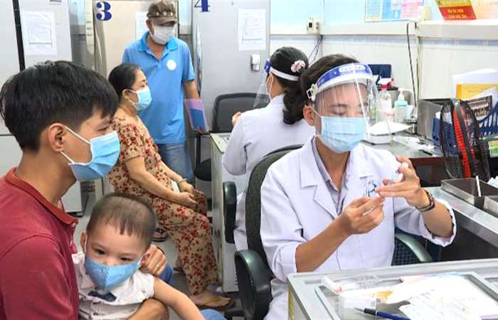 Lô vaccine 5 trong 1 do WHO và UNICEF hỗ trợ về đến Việt Nam; Sẵn sàng phổ biến rộng rãi vaccine dịch tả heo châu Phi