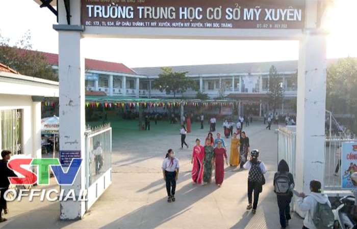 Người dân phấn khởi khi Bộ Chính trị quyết định miễn học phí cho học sinh công lập