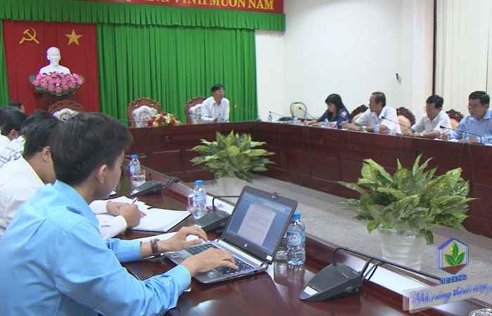 Phó bí thư Tỉnh ủy Sóc Trăng  Huỳnh Văn Sum làm việc với thường trực Đảng ủy khối Doanh nghiệp