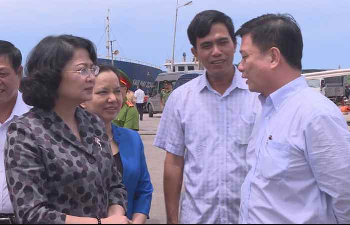 Phó Chủ tịch nước Đặng Thị Ngọc Thịnh thăm tàu cao tốc Trần Đề Côn Đảo tại Bến Đầm - Côn Đảo