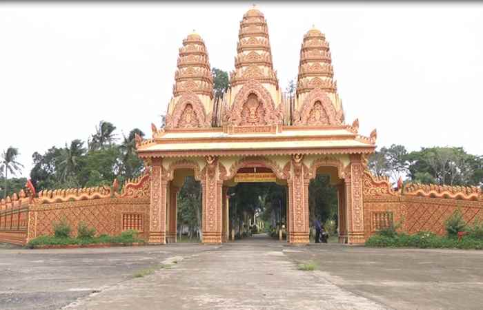 Sinh khí chuẩn bị lễ hội Óoc - om - bóc tại Chùa Bưng Kok