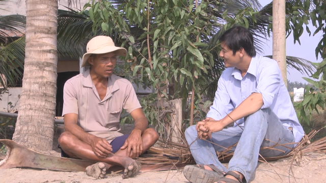 Phóng sự - Chuyện ông Kha nuôi con ăn học 02-07-2016 