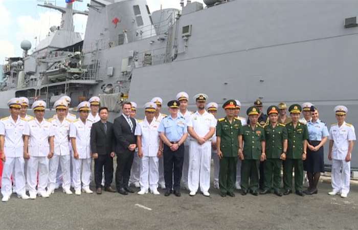 Tàu Hải quân Australia thăm TP. HCM