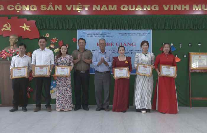 Cù Lao Dung: Bế giảng lớp bồi dưỡng nghiệp vụ quản lý giáo dục cho cán bộ quản lý trường Mầm non phổ thông