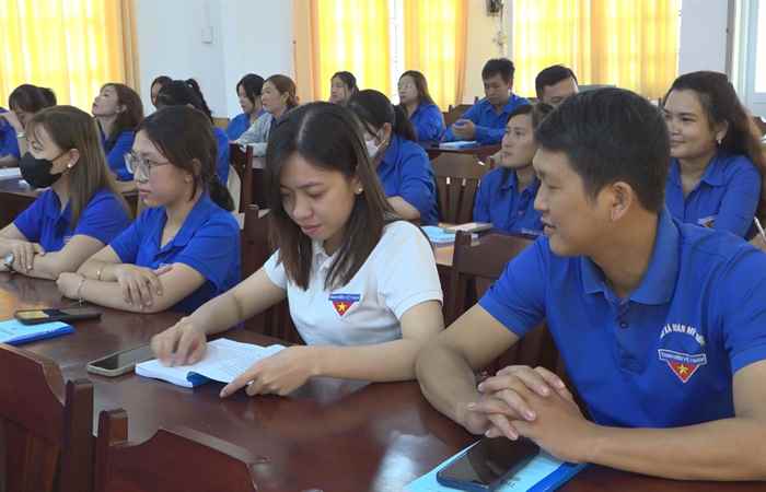 Khai giảng lớp bồi dưỡng Chuyên đề lịch sử Đảng “Đảng ta thật là vĩ đại” năm 2024